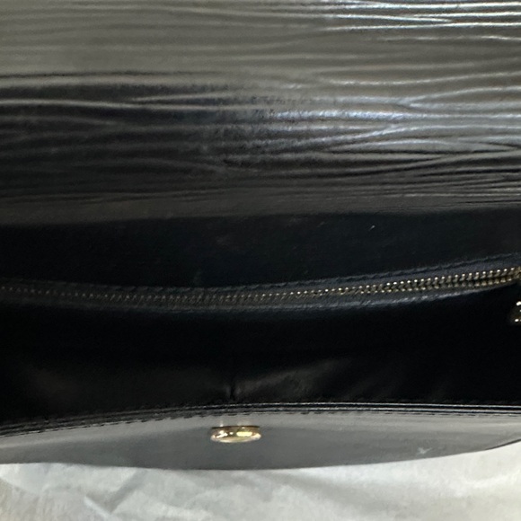 Vintage Louis Vuitton Black Epi Saint-Cloud Crossbody Bag EUC - Picture 7 of 14
